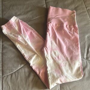 NWOT FP Movement Good Karma High-Rise 7/8 Leggings in pink/white